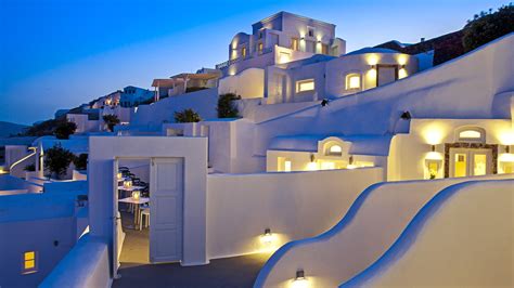 Amazing 5 Star Hotel in Santorini with Sea-Views - Canaves Oia