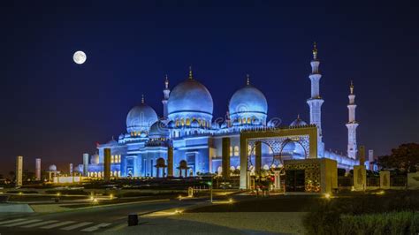 Sheikh Zayed Grand Mosque at Night Stock Image - Image of city, country ...