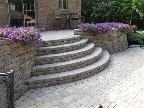 Ideas for Creating Practical and Beautiful Retaining Wall Steps