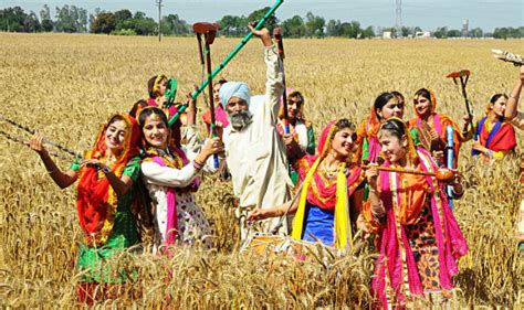 Baisakhi 2020 Date: कब है बैसाखी, क्यों मनाया जाता है ये पर्व, जानें ...