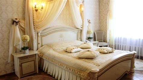 Tricks to Decorate Most Romantic Bedroom | Royal Furnish