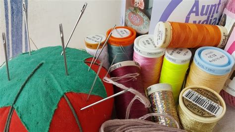 How to thread a sewing needle. - The Needle Lady