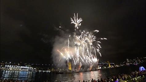 Australia Day Fireworks 2017 from the Sydney Opera House - YouTube