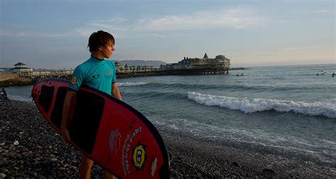 Surfing in Lima, for experts and enthusiasts