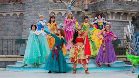 Fleurs : leur signification sur les robes des Princesses à Disneyland Paris