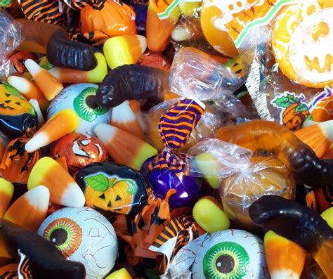 Trick-or-Treat Candy Favorites – The Orange & Green