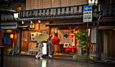 Gion, Kyoto (Geisha District) - Tourist in Japan