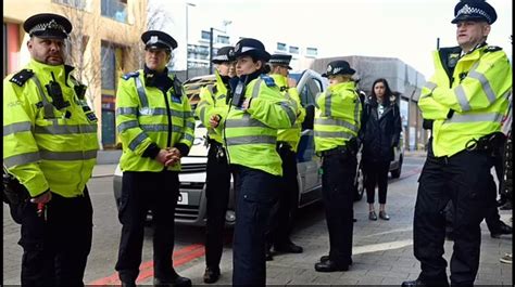 Britain's Biggest Police Force Considers Plans to Introduce Gender ...