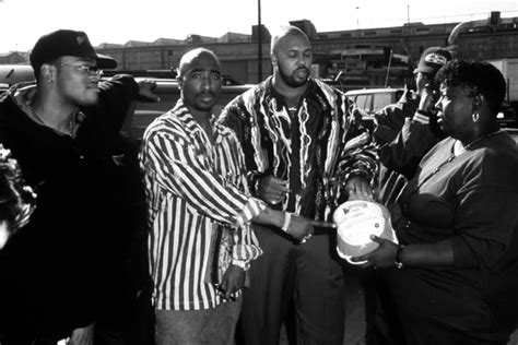 1995-11-21 / Tupac & Death Row Records Members At The Brotherhood ...