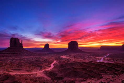 Best Monument Valley Sunrise Stock Photos, Pictures & Royalty-Free ...