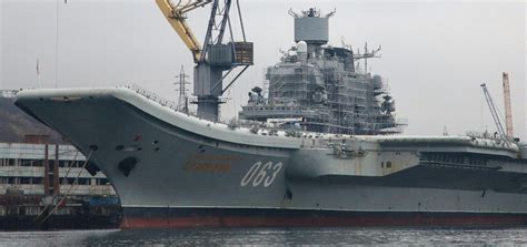 Admiral Kuznetsov in refit, Murmansk October 2020 (2288x1080) : r ...