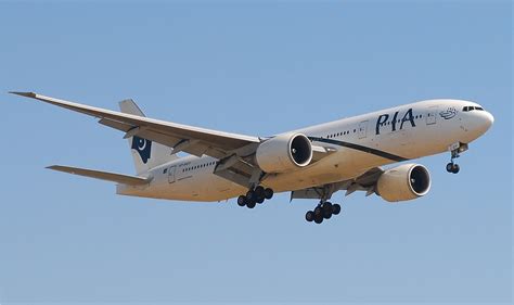 File:PIA B777-200LR AP-BGY.jpg - Wikimedia Commons