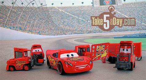 Mattel Disney Pixar Diecast CARS: Aroldo Custom McQueen Pit Crew Box ...