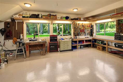 Finished floor and overhead storage. Lots of light. | Garage workshop ...