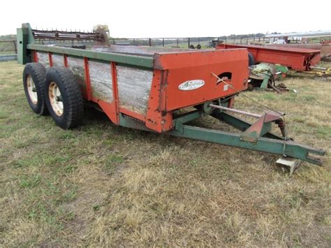 New Idea Manure Spreader Model #218 | Online Auctions | Proxibid