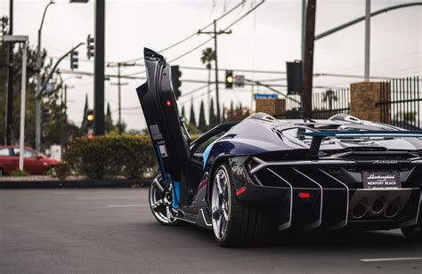 5 Minutes Of Lamborghini Centenario Awesomeness | SuperCars.net