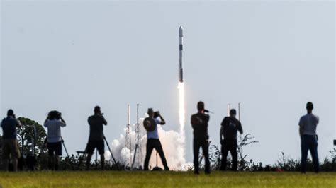 SpaceX launches communications satellites