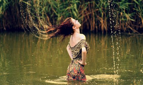 girl-with-slinging-water-from-her-hair image - Free stock photo ...