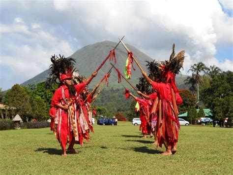 Tari Cakalele, tarian tradisional provinsi Maluku Utara