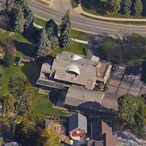 Warren Buffett's House in Omaha, NE - Virtual Globetrotting