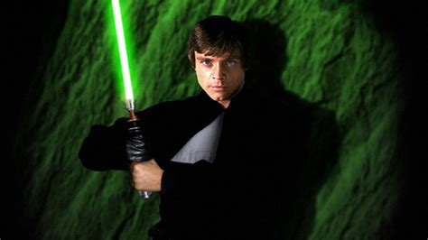 Here’s Why Luke Skywalker Has a Green Lightsaber