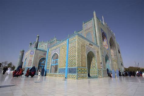 Detailed view of the tiles decorations of the Blue Mosque | Hazrat Ali ...