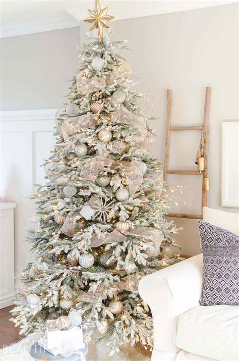 8 Best White Christmas Tree Decorating Ideas - Augere Venture