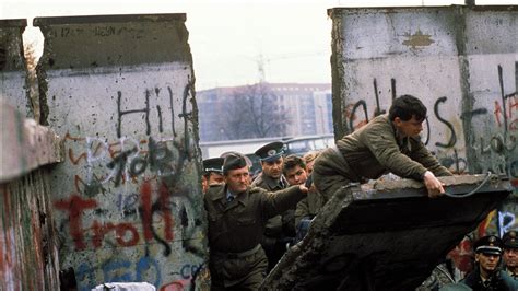 How the Fall of the Berlin Wall Transformed World Politics