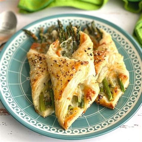 Asparagus Puff Pastry Bundles - Quiche My Grits