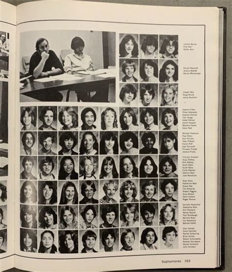 1982 DAVIS SENIOR HIGH SCHOOL YEARBOOK, THE BLUE AND WHITE, DAVIS, CA ...