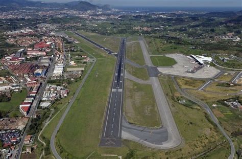 Airport of Bilbao, in Sondica. | Aeropuertos, Aeropuerto, Ciudades