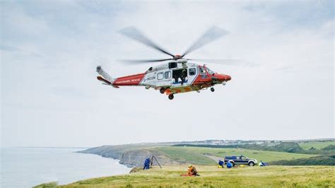 Helicopter delivered to Lee-on-the-Solent coastguard - BBC News