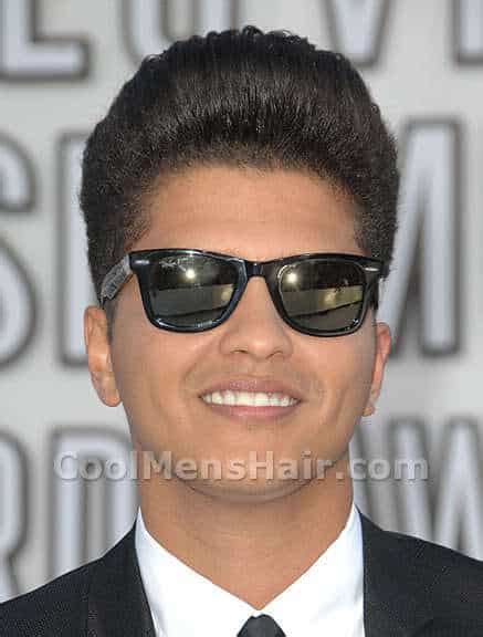 Bruno Mars Hairstyles: Curly & Pompadour Hair – Cool Men's Hair