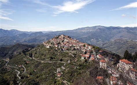 Hike the Ligurian Alps - between mountains and the sea