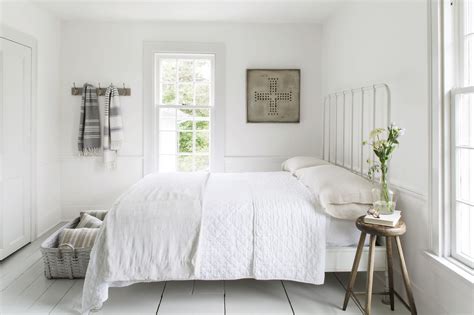 Decorating A Bedroom With White Walls