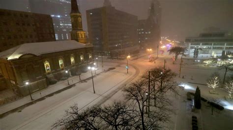 Milwaukee snow emergency to continue into Thursday night