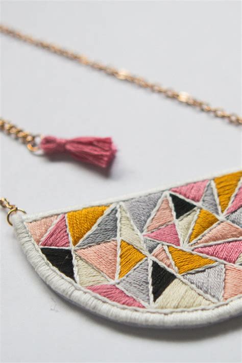 10 Embroidered Accessories for Gift Giving