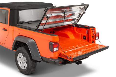 DiamondBack HD Truck Bed Cover for 2020 Jeep Gladiator JT | Quadratec