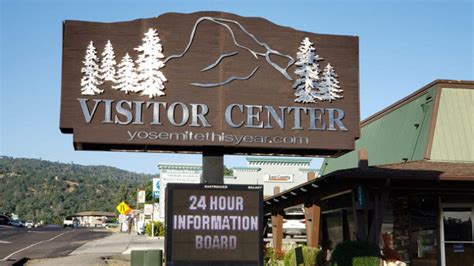 A Guide to Oakhurst, California - Gateway to Yosemite - Sidetrack ...