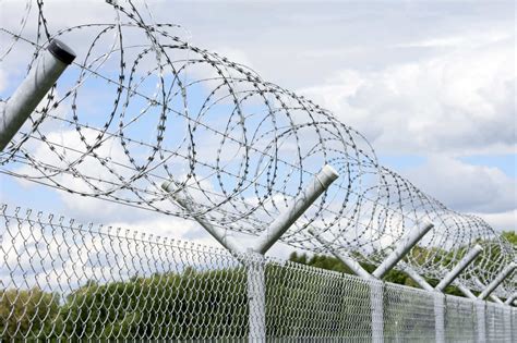 Barbed Wire Fences - GATES AND FENCES MAUI