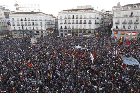 King Juan Carlos abdication causes protesters to take to Spanish ...