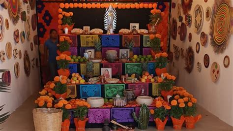 Day of the Dead Altars, everybody's tradition