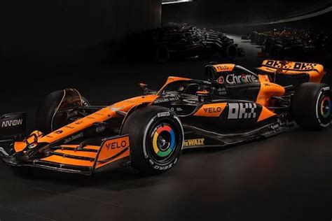 Dit zijn de verschillen tussen de livery van McLaren in 2024 en die van ...