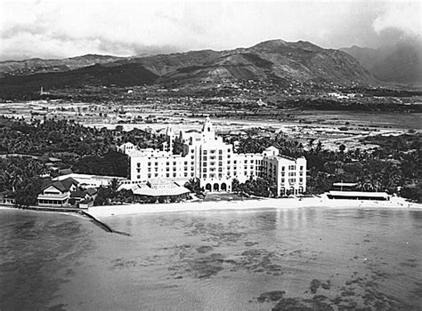 Royal Hawaiian Hotel 1928. | Hawaii pictures, Royal hawaiian hotel ...