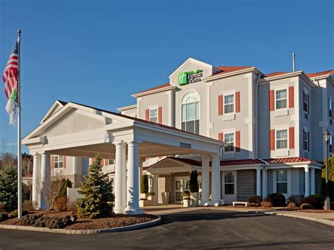 Hotels in Amherst, MA near UMASS | Holiday Inn Express & Suites Amherst ...