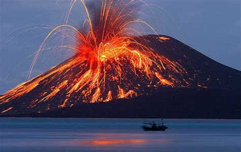 Gunung Anak Krakatau Meletus 56 Kali, Wisatawan Waspada - Bisniswisata