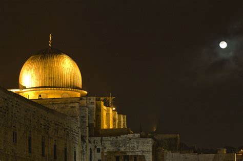 Al Aqsa by Night – Masjid al Aqsa