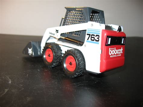 Bobcat 763 Skid-Steer Loader Die Cast Metal Toy Scale 1/25