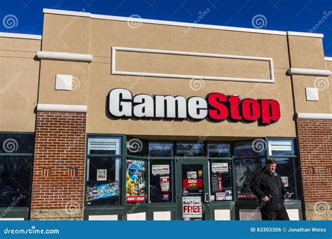 Lafayette - Circa December 2016: GameStop Strip Mall Location. GameStop ...