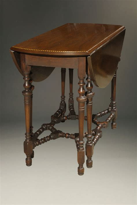 Antique English gateleg drop leaf table.